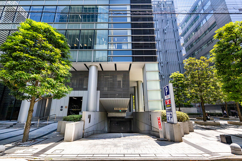 駐車場入り口｜浜松町スクエアstudio