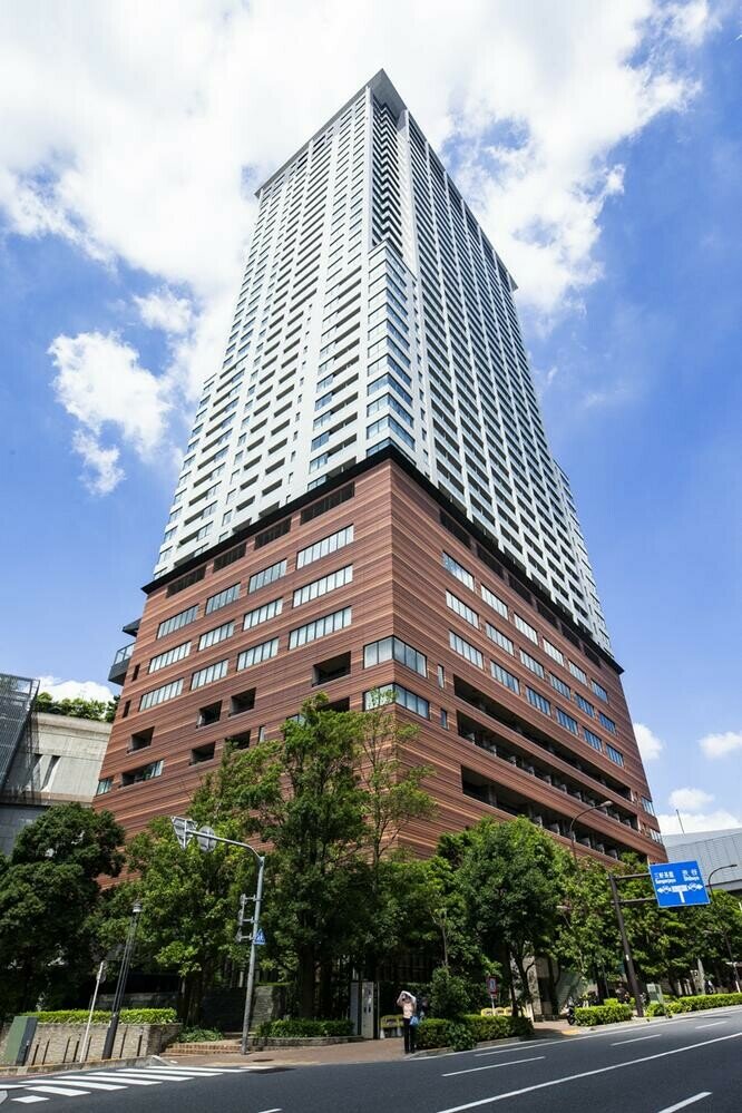 クロスエアタワー