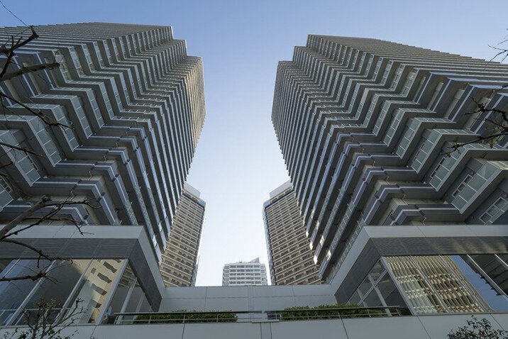 タワーマンションは地震に強い？高層階の揺れと対策を解説