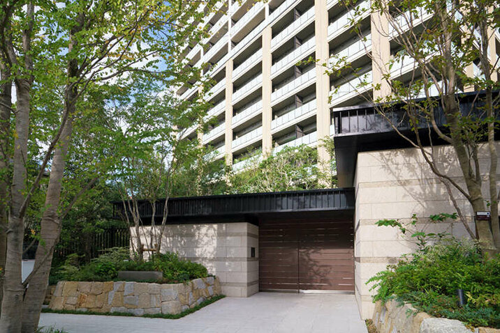 タワマンで火災が発生するとどうなる？ 対策・避難方法を解説