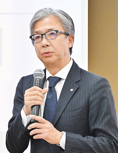 小室 明義氏